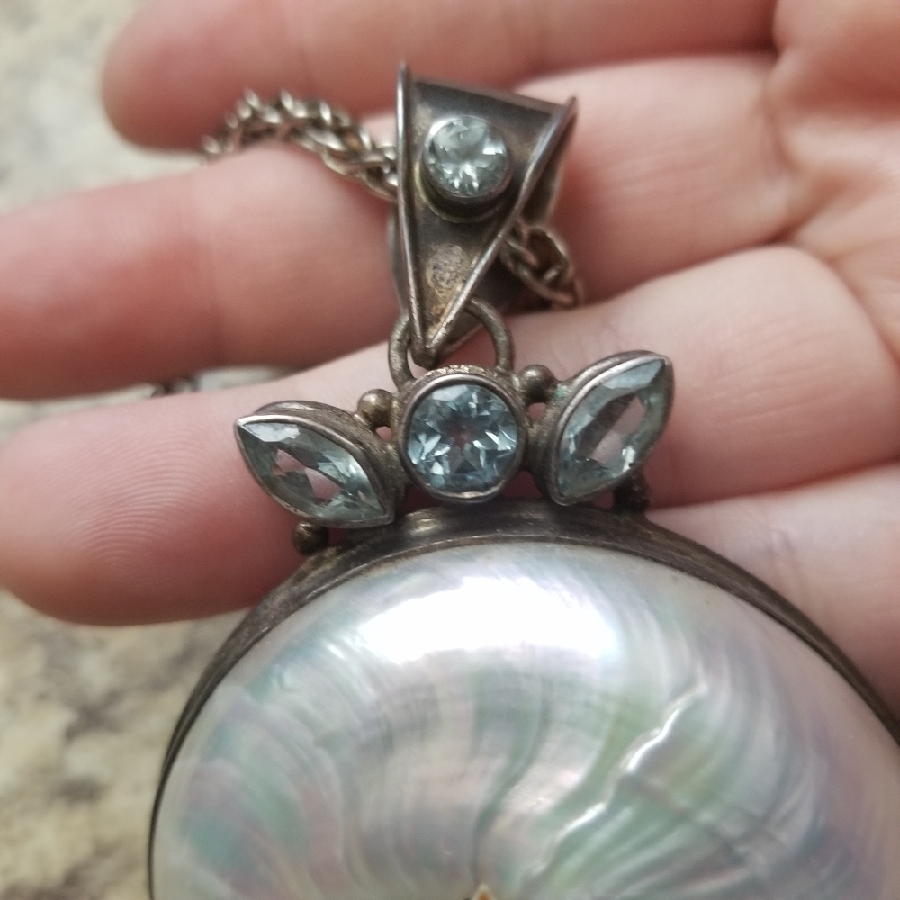 Witch Shell Necklace - Picture 9 of 10